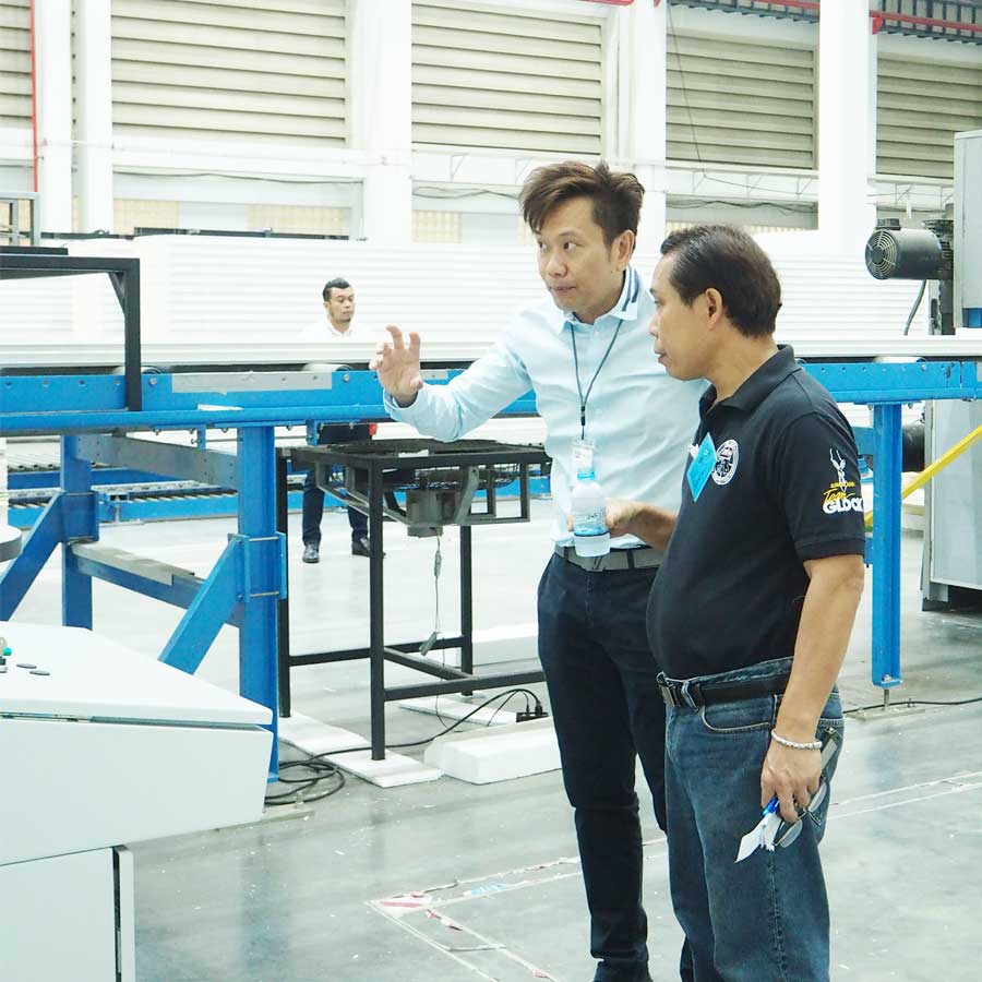 columbia visits factory of wall tech 4